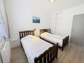 2 bedrooms