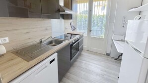 Kaffetrakter/tekoker, kjøleskap, mikrobølgeovn og ovn
