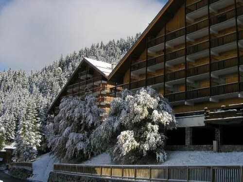 Cozy 2-Room Apartment for 4, Parking, 300m from Slopes, Méribel