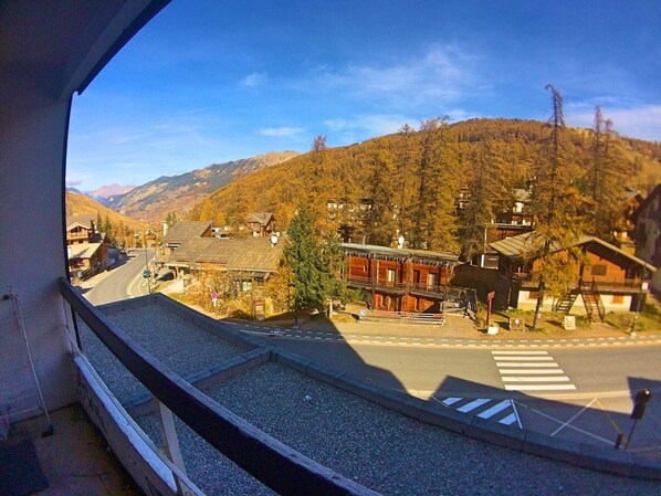 Property grounds - Ski-in/Ski-out Apartment in Vars with 1 Bedroom, Sleeps 6 (Vars)