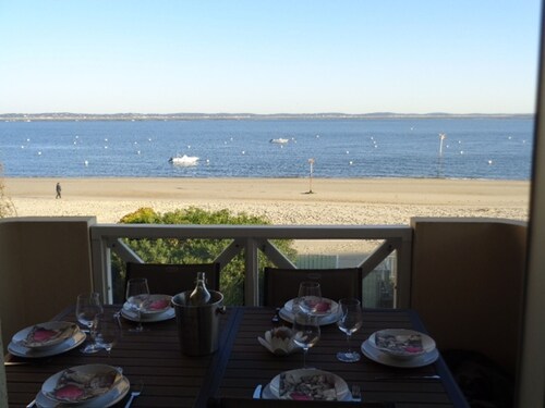 Charming 2BR Near Beach with Parking and Wifi