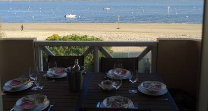 Charming 2BR Near Beach with Parking and Wifi
