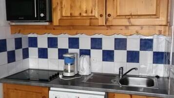 Réfrigérateur, micro-ondes, lave-vaisselle