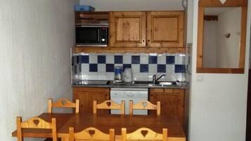 Réfrigérateur, micro-ondes, lave-vaisselle