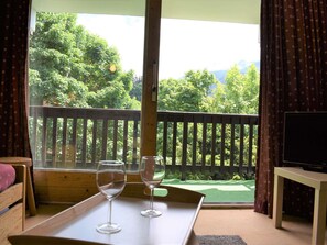 Interior - Ski-In/Out Studio with Summer Pool, Balcony, Near Shops & Bus (Méribel)