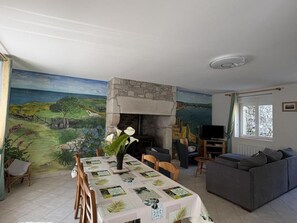 TV, fireplace, ping pong