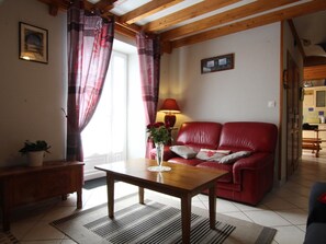 Téléviseur, foyer, lecteur de DVD, chaîne audio