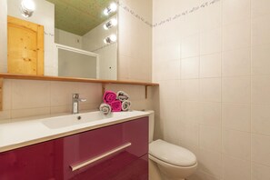 Bathtub - Homerez - Apartment in Saint-Sorlin-d'Arves (Saint-Sorlin-d'Arves)