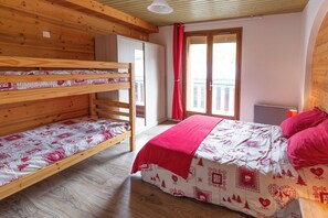 4 bedrooms, iron/ironing board, travel cot, free WiFi - Homerez - Apartment in Saint-Sorlin-d'Arves (Saint-Sorlin-d'Arves)