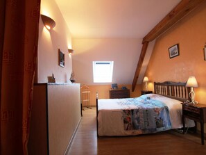 2 室のベッドルーム、WiFi (無料)