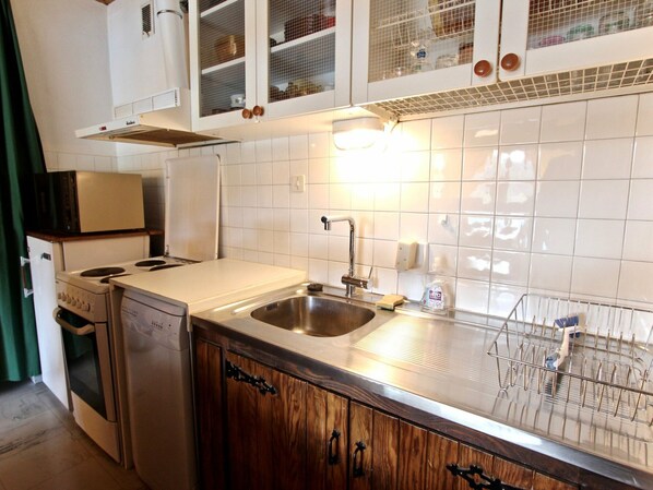 Fridge, microwave, oven, dishwasher