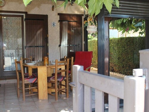 Pavillon 3 pièces avec mezzanine, piscine, proche plage du Grazel - 5 couchages, parking, véranda