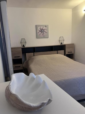 1 bedroom, iron/ironing board