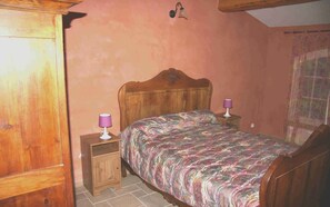 3 bedrooms, iron/ironing board, Internet