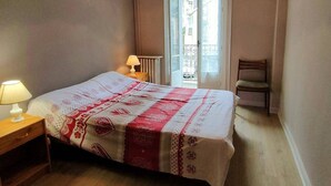 2 室のベッドルーム、WiFi (無料)