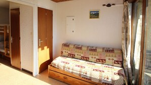 Room - Studio cabin at the foot of the slopes with balcony and free parking, near shops - Auris en Oisans (Auris)