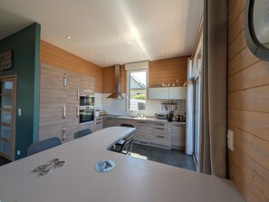 Kühlschrank, Mikrowelle, Geschirrspüler