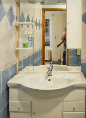 Een douche, handdoeken