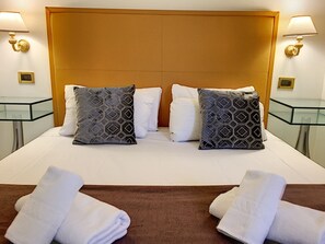 3 chambres, fer et planche à repasser