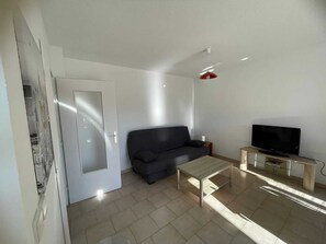 TV, stereo - Homerez - Modern Flat in Fréjus (Fréjus)