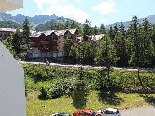 Studio cosy à Vars avec balcon, proche pistes et commerces, parking inclus