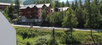 Cozy studio in Vars with balcony, near slopes and shops, parking included