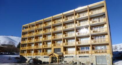 Stunning Ski-In/Ski-Out Studio for 4 with South-Facing Balcony in Alpe d'Huez