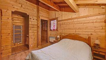 7 bedrooms, iron/ironing board, free WiFi