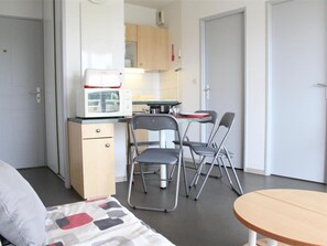 Dining - Studio cabin 4 pers La Rochelle with balcony, parking (La Rochelle)