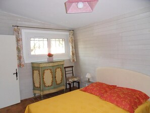 Iron/ironing board, internet, bed sheets - Gîte in a quiet house (Vidauban)