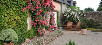 Charming Cottage with Internet and Pets Allowed