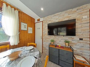 Dining - Beautiful 2-room Apt with South Terrace near shops - Le Grand-Bornand (Le Grand-Bornand)