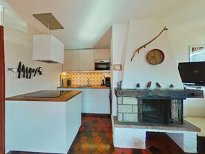 Fridge, microwave, oven, stovetop - Quiet 2-Room Apartment - Sleeps 5 - Le Grand-Bornand (Le Grand-Bornand)