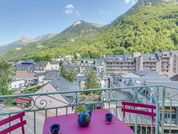 تناول الطعام بالخارج