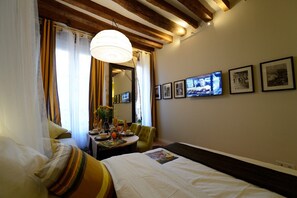 In-room safe, iron/ironing board, free WiFi, bed sheets - C1D Livingstone (París)