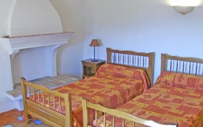 2 slaapkamers, een strijkplank/strijkijzer, beddengoed