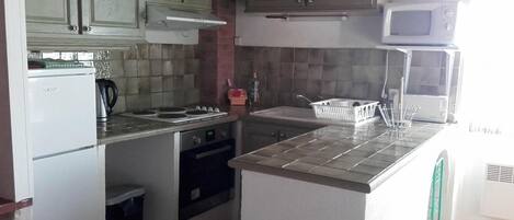 Microwave, oven, coffee/tea maker, toaster