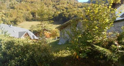Cozy 3-Room Duplex with Balcony, Parking, Near Ski Lift, Sleeps 4