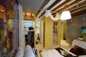 1 chambre, fer et planche à repasser, accès Internet, draps fournis
