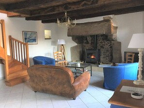 TV - Renovated Breton house with WIFI in Trébeurden, 3 bedrooms for 6 pers. Private parking (Trébeurden)