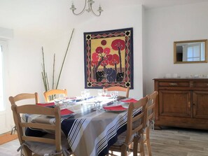 Dining - Renovated Breton house with WIFI in Trébeurden, 3 bedrooms for 6 pers. Private parking (Trébeurden)