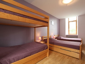 4 bedrooms, free WiFi