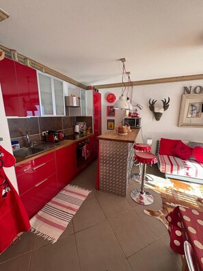 Réfrigérateur, micro-ondes, four, lave-vaisselle