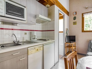 Kühlschrank, Mikrowelle, Ofen, Geschirrspüler