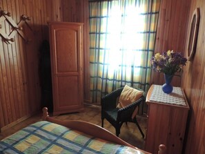 Strykejern/-brett, internettilgang og sengetøy