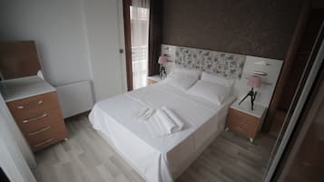 1 kamar tidur, meja kerja, setrika/meja setrika, dan Wi-Fi gratis