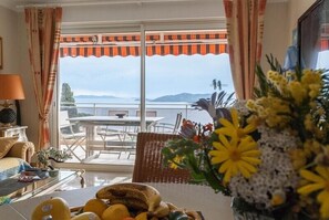 Interior - Vacations rental, wonderful view on the Lavandou bay with this 70m² 3 rooms apt (LE LAVANDOU)