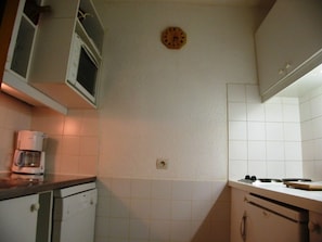 Fridge, microwave, dishwasher, coffee/tea maker