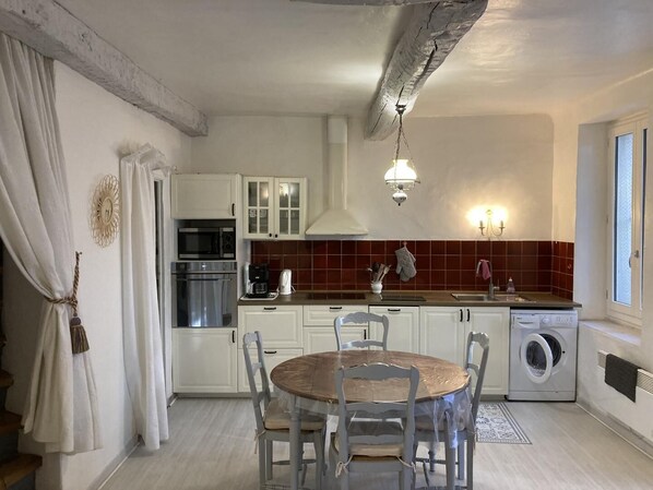 Microwave, oven, dishwasher, coffee/tea maker