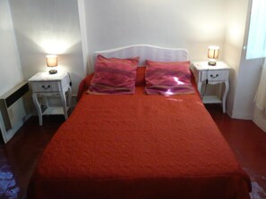 2 chambres, fer et planche à repasser